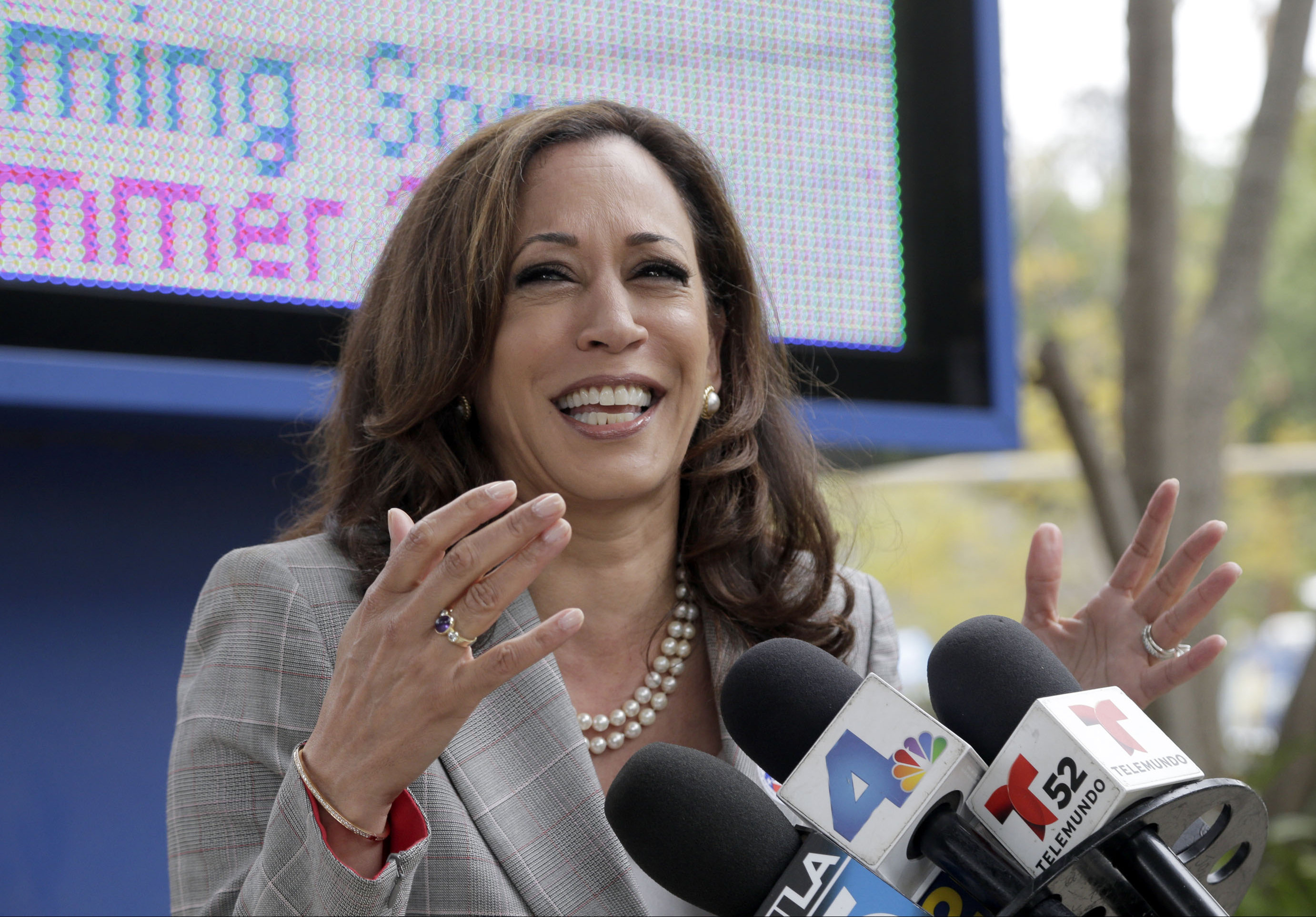 Kamala Harris Breaks Down Barriers With Win In California Senate Race ...