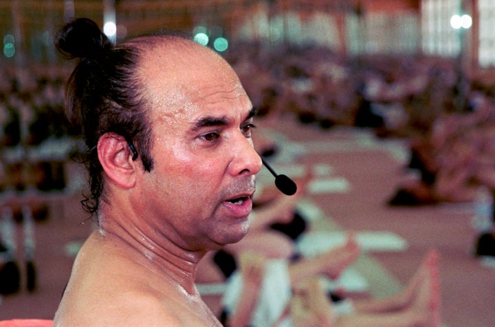 Bikram teaching a yoga class in Beverly Hills in 2000.