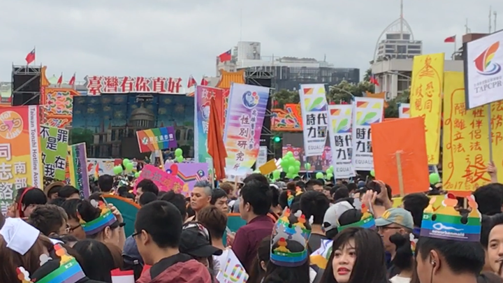 Thousands Pack Downtown Taipei for Taiwan Pride 2016.