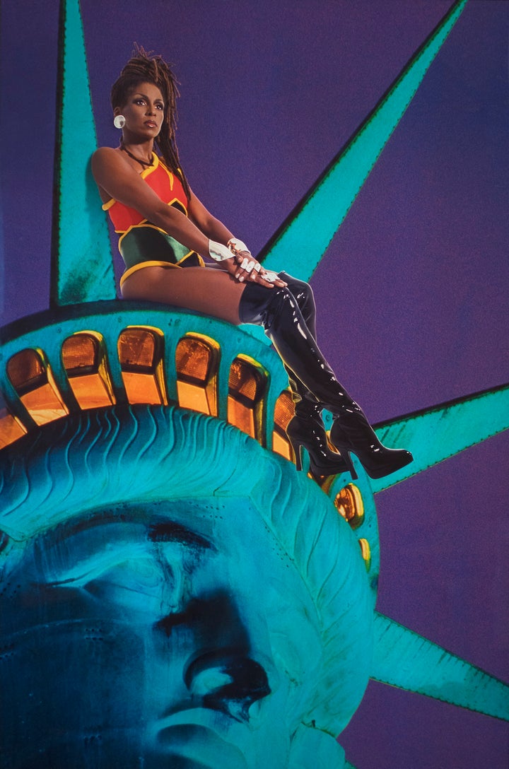 <p> RENEE COX, CHILLIN’ WITH LIBERTY, 1998</p>