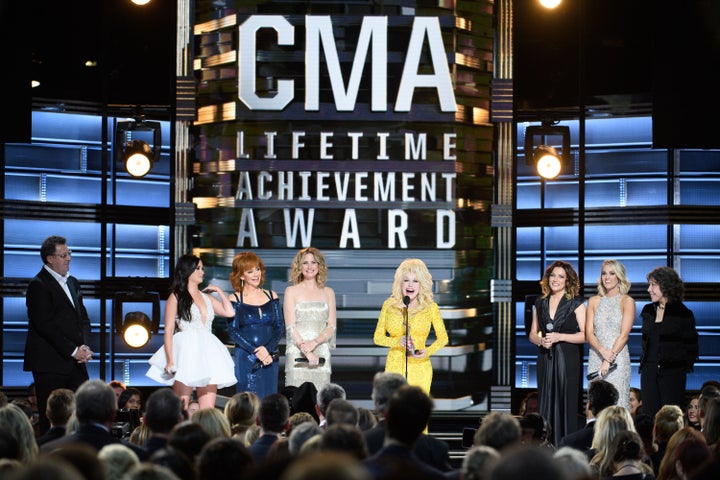 Dolly Parton accepting the Willie Nelson Lifetime Achievement Award at the 2016 CMAs. 