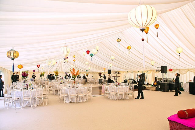 <a href="https://flic.kr/p/ojRw6a" target="_blank">Wedding with Vietnamese lanterns</a> by David Higgs via Flickr