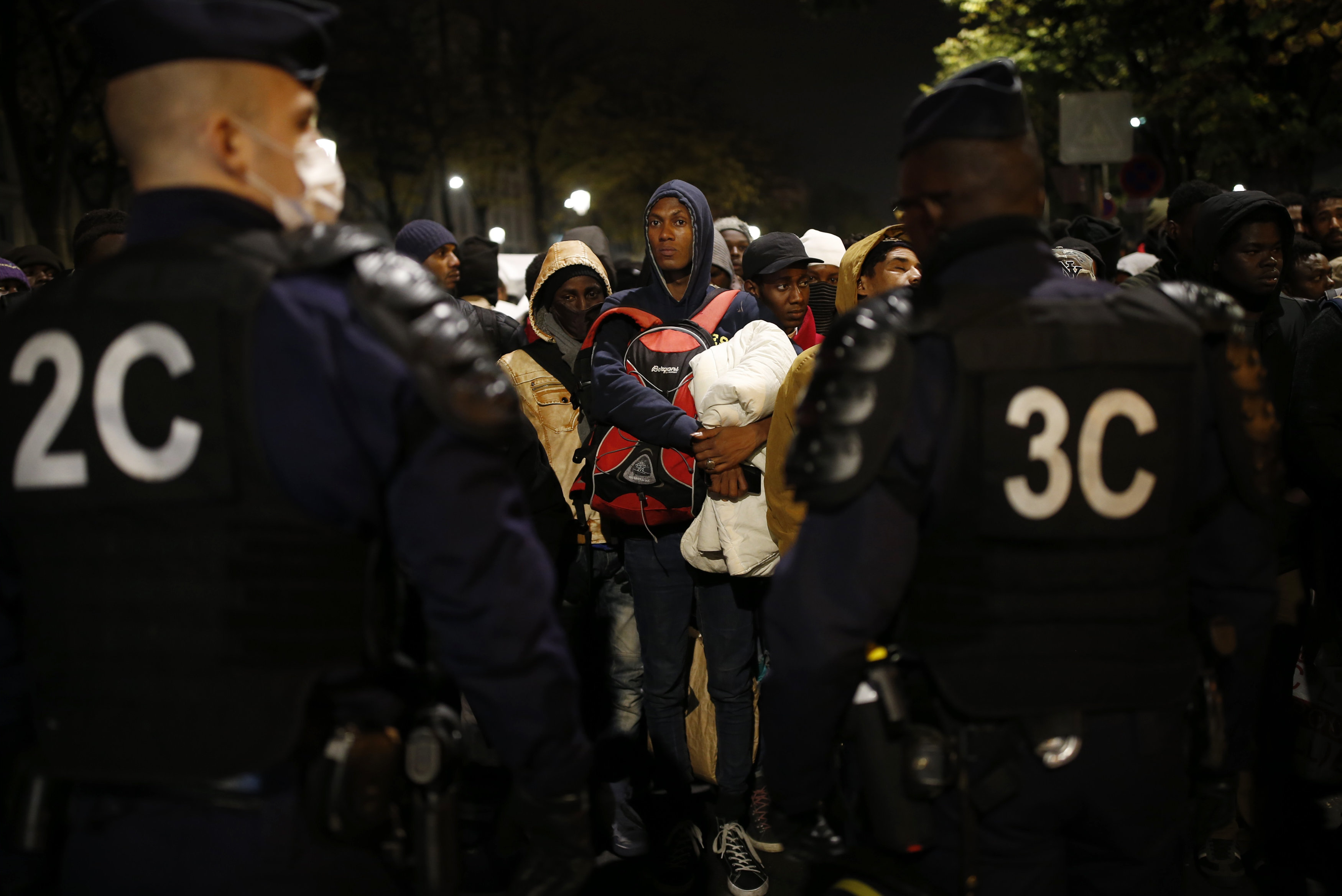 French Police Evacuate Thousands Of Migrants From Illegal Camp In Paris ...