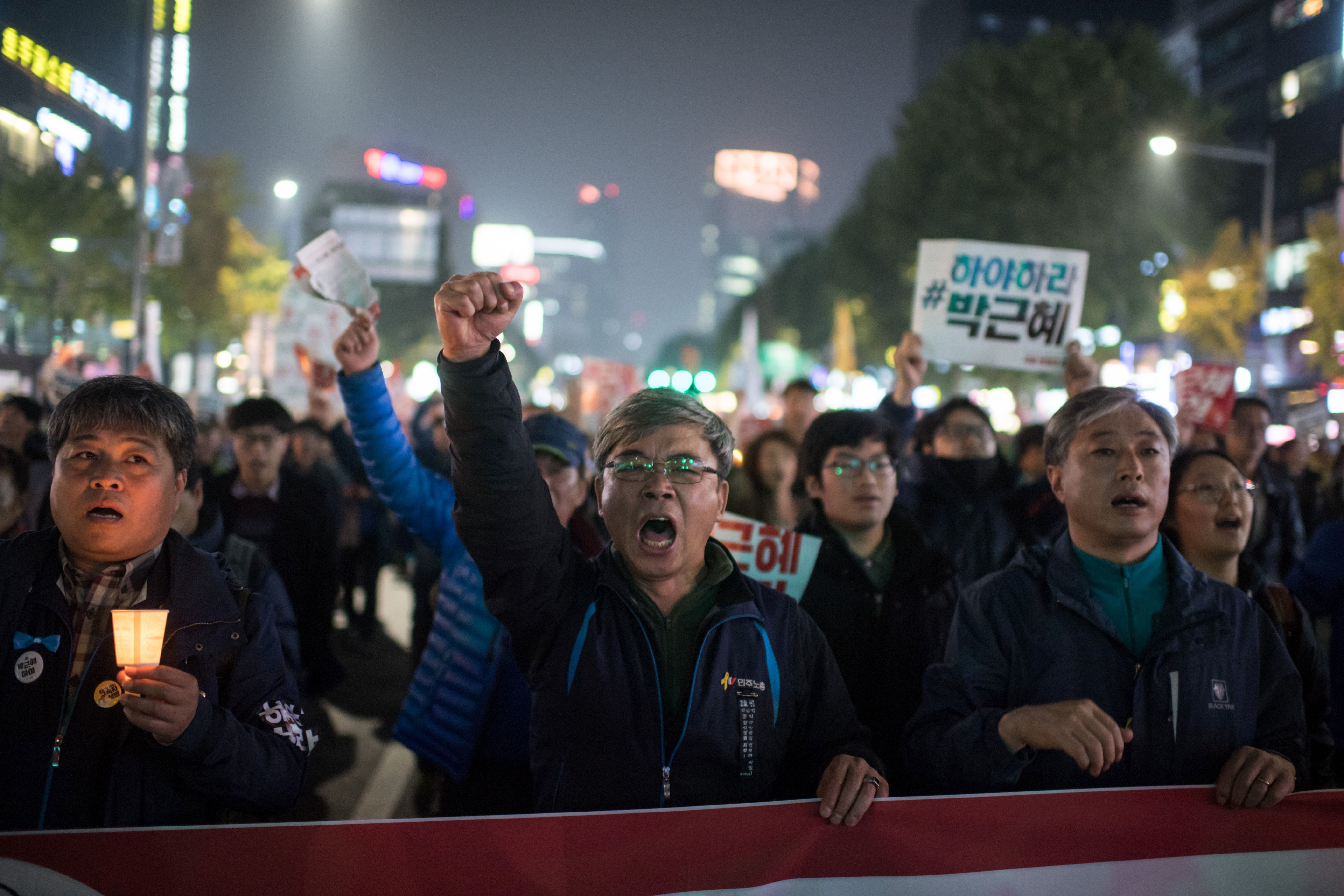 Tens Of Thousands Of South Koreans Protest To Demand President's ...