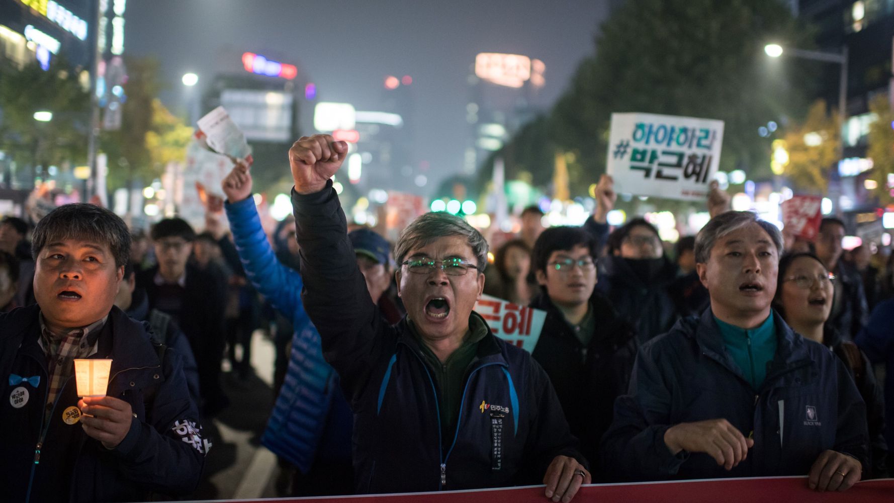 Tens Of Thousands Of South Koreans Protest To Demand President's ...