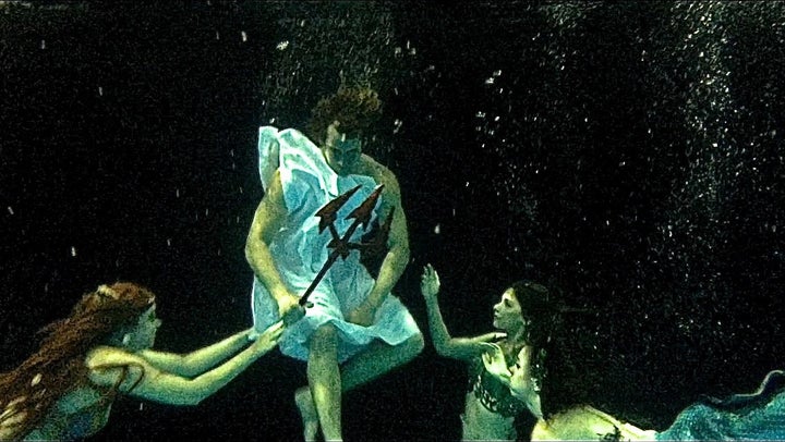 <p><em><strong>“Dear Mr.Neptune, I'm in a spot” — violin implores Neptune on ‘Titanically’ video</strong></em></p>