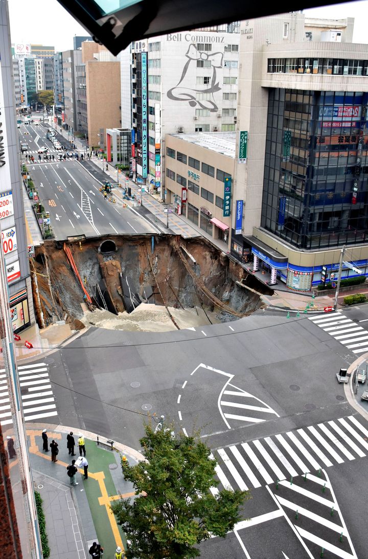 <strong>Miraculously no one was injured when the pre-dawn sinkhole opened in Fukuoka</strong>