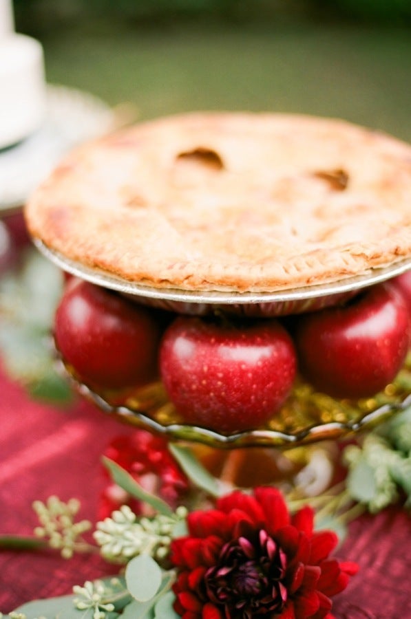 <a href="http://www.stylemepretty.com/2013/12/24/christmas-cedarwood-wedding/" target="_blank">CHRISTMAS CEDARWOOD WEDDING</a
