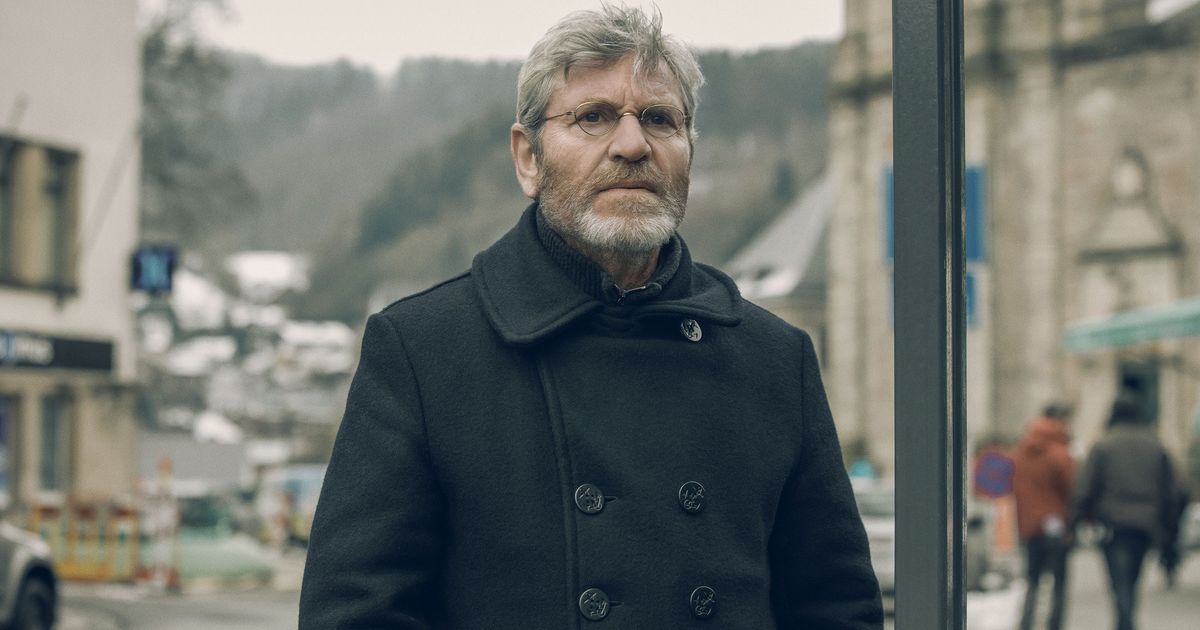 'The Missing' Star Tcheky Karyo Explains How Even The Cast Needed Help ...