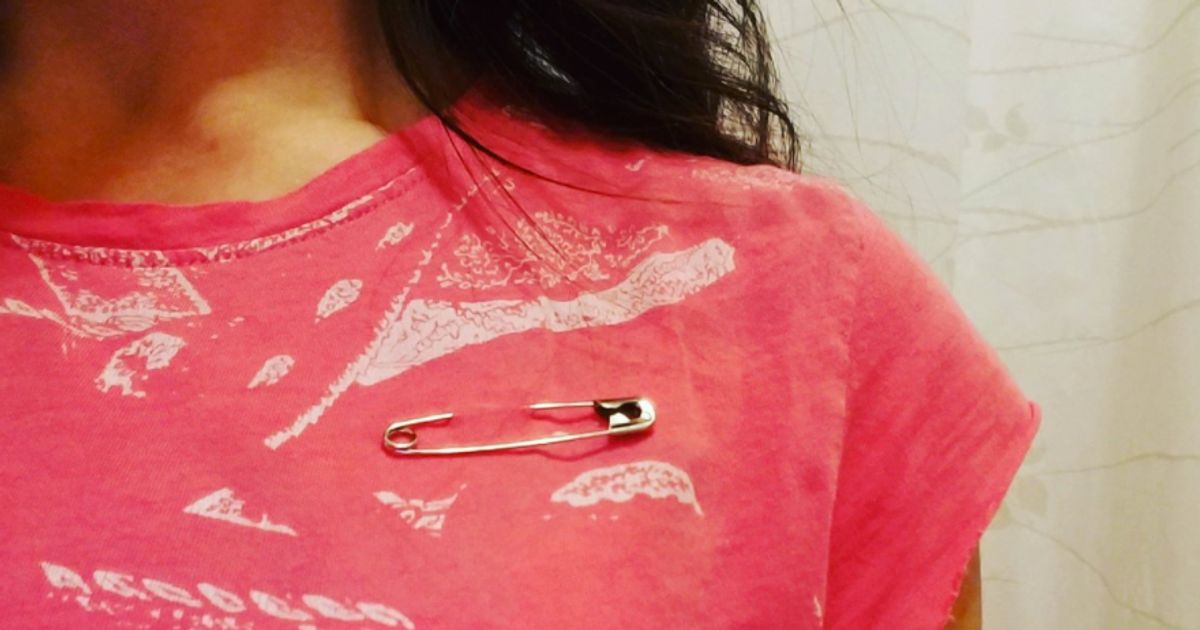 Here's the powerful reason people are wearing safety pins on their clothes  today - HelloGigglesHelloGiggles