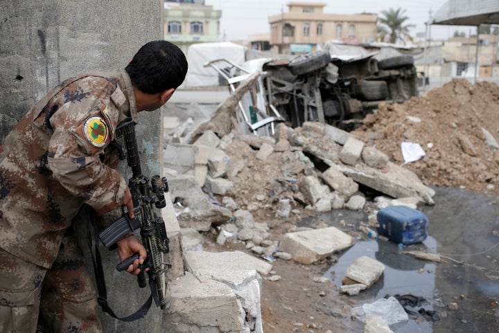 An Iraqi special forces soldier looks at a part of Mosul controlled by Islamic State fighters in Iraq, November 15, 2016.