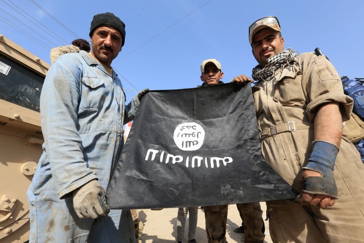 An Iraqi special forces soldier looks at a part of Mosul controlled by Islamic State fighters in Iraq, November 15, 2016.