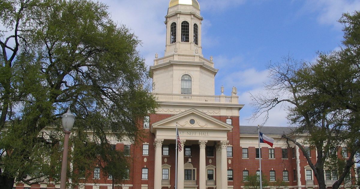 Baylor University Students Walk Woman To Class After She Was Racially ...