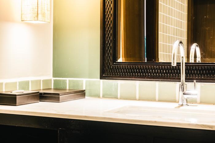 <p> <strong>Bathroom counter</strong> </p>