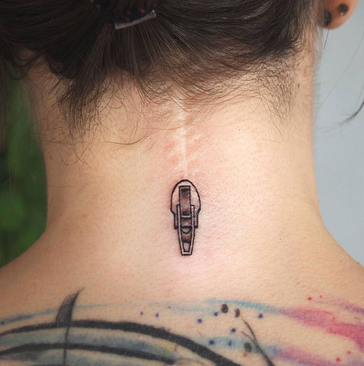 Machine Gun Kellys daring new neck tattoo  Newshub