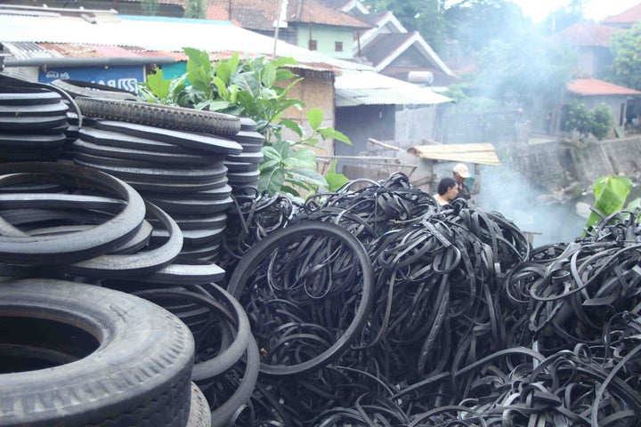 <p>One billion non-biodegradable tires are discarded globally every year.</p>