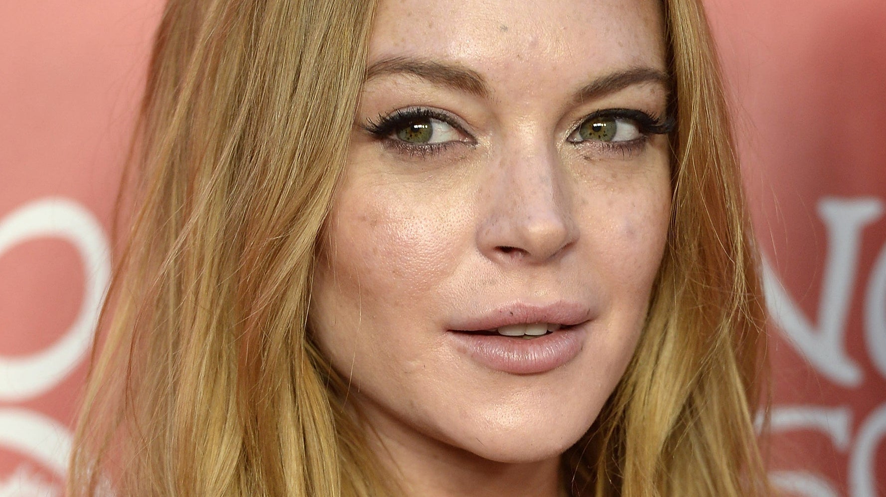 Lindsay Lohan Just Went Full Regina George On Ariana Grande S Selfie Huffpost Entertainment Lindsay Lohan Just Went Full Regina George On Ariana Grande S Selfie Huffpost Entertainment