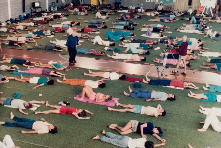 Moshe Feldenkrais, D.Sc., teaching his method of somatic education in Amherst, MA (1980). His method is now taught in trainings all over the world.