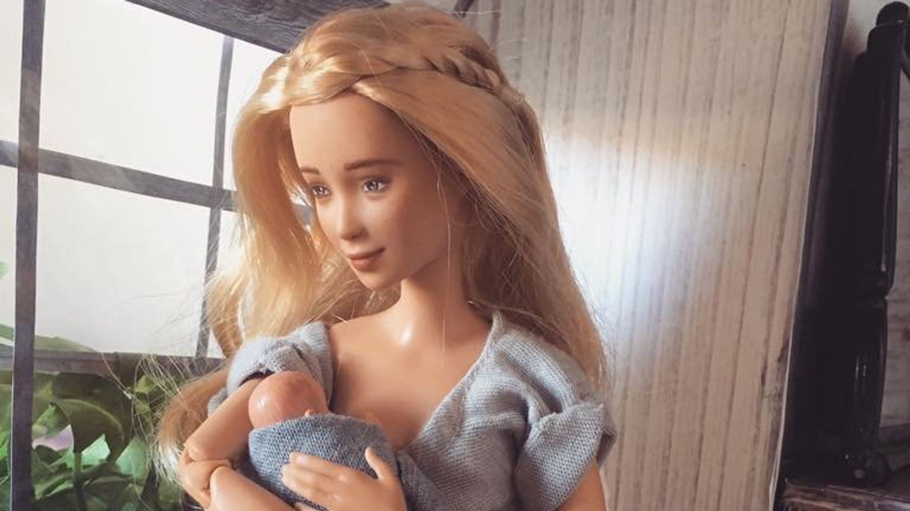 Breastfeeding,Moms,dolls. 