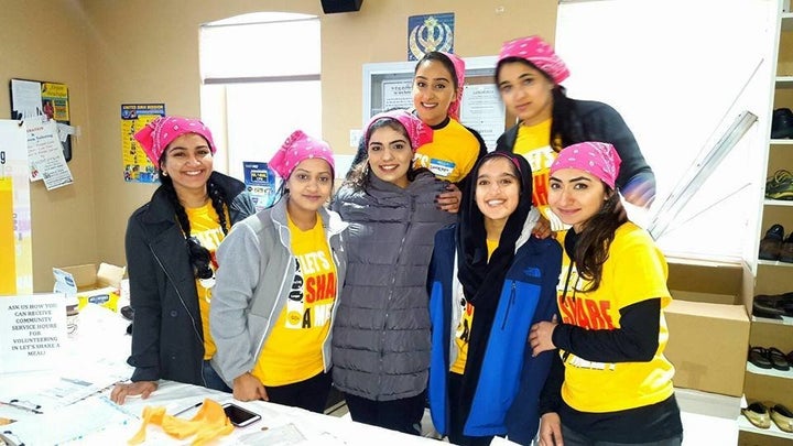 Volunteers participate in the <a href="http://www.nnjgurudwara.com/about_us.html" target="_blank">Nanak Naam Jahaj Gurudwara<