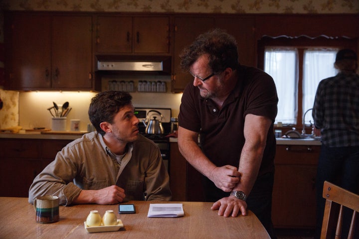 Casey Affleck and Kenneth Lonergan discuss a "Manchester by the Sea" scene on set.