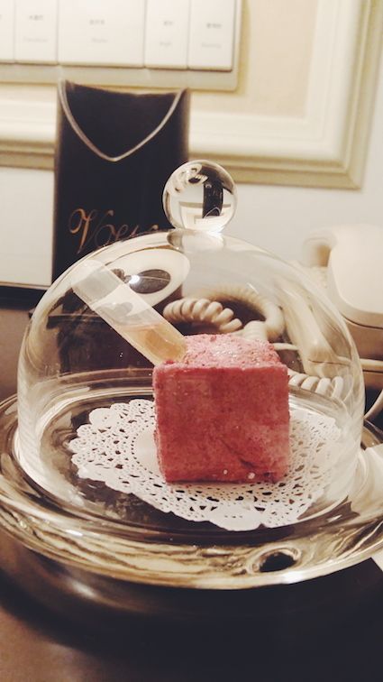 Mints on your pillow is a thing of the past, we devoured this little creation of marshmallow with elderflower essence