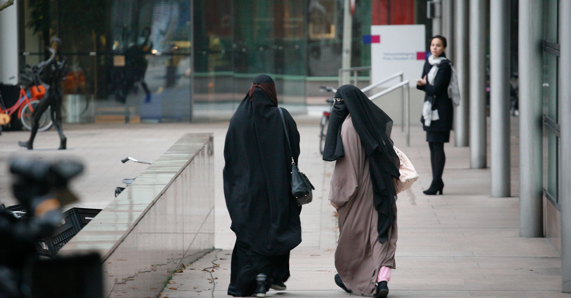 Dutch Parliament Moves To Ban Burqa And Niqab In Some Public Spaces Huffpost