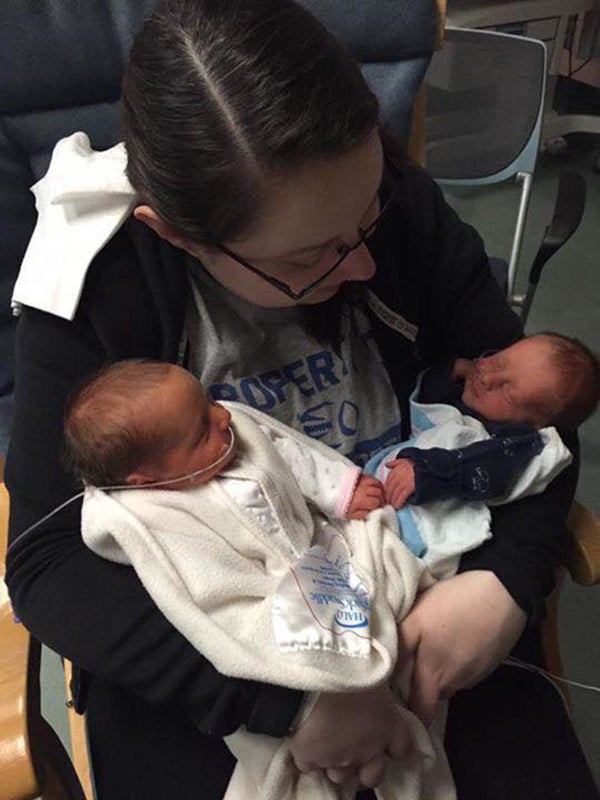 77 Emotional Photos Of Preemie Parents With Their Babies
