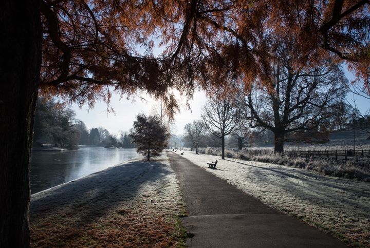 The sun rises over Warminster Lake Pleasure Grounds