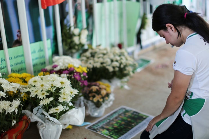 Fans pays tribute to the players of Brazilian team Chapecoense Real who were killed in a plane accident in the Colombian mountains, at the club's Arena Conda stadium in Chapeco, in the southern Brazilian state of Santa Catarina, on November 30, 2016.