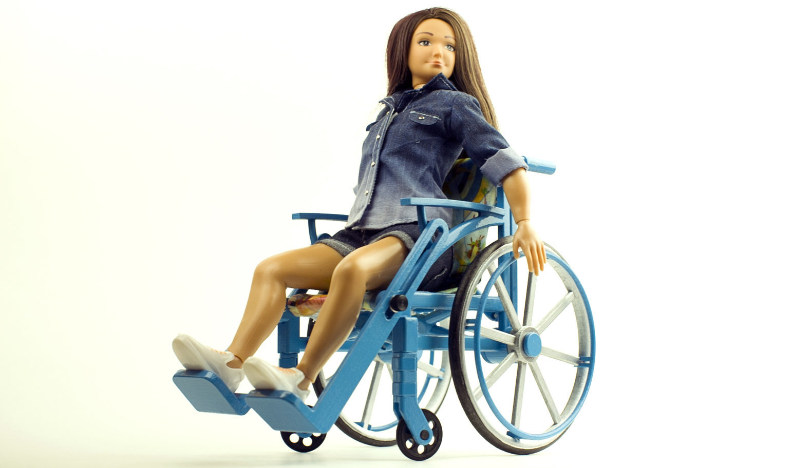 Барби в инвалидной коляске