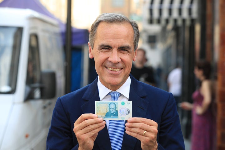 <strong>Bank of England Governor Mark Carney with the new polymer note</strong>