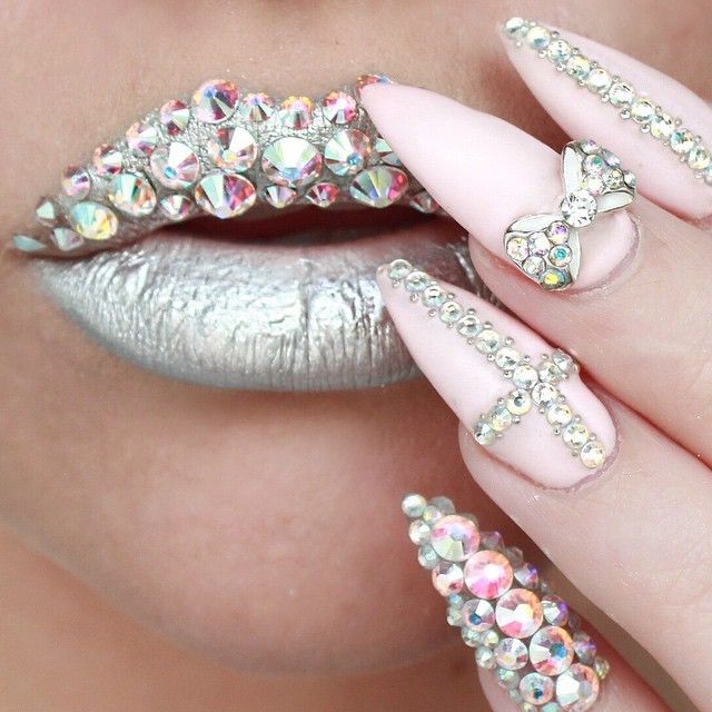 <p>Get fancy applying glitz to your painted nails</p>