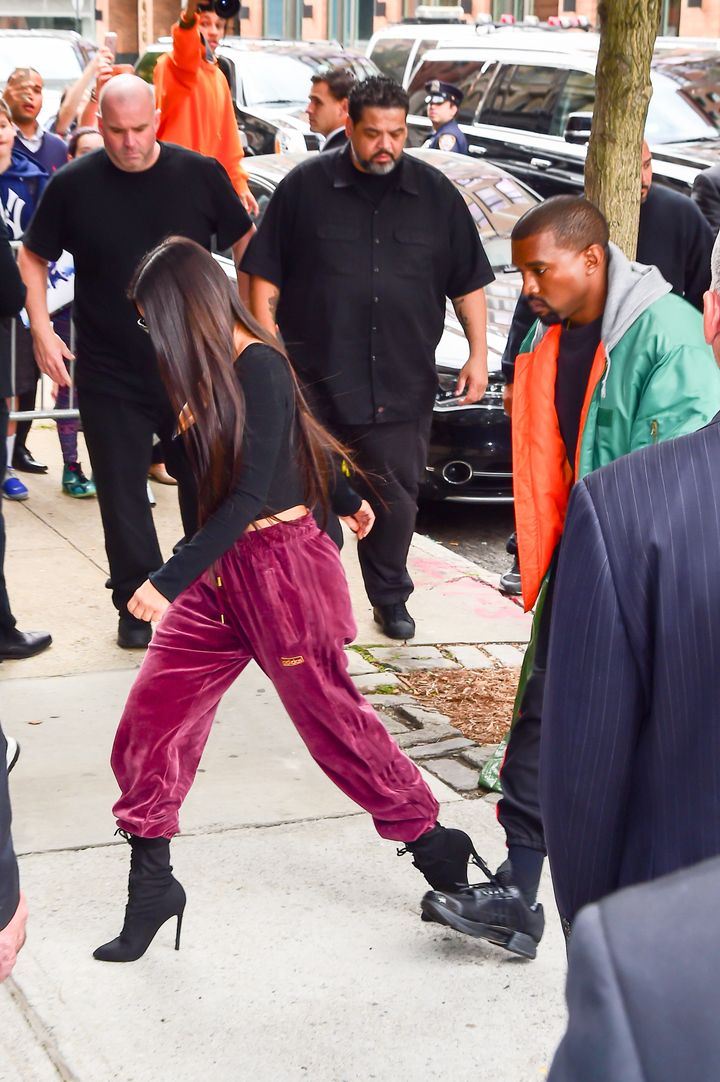 Kim Kardashian and Kanye West arrive at their Manhattan apartment after her Paris robbery, Oct. 3, 2016.
