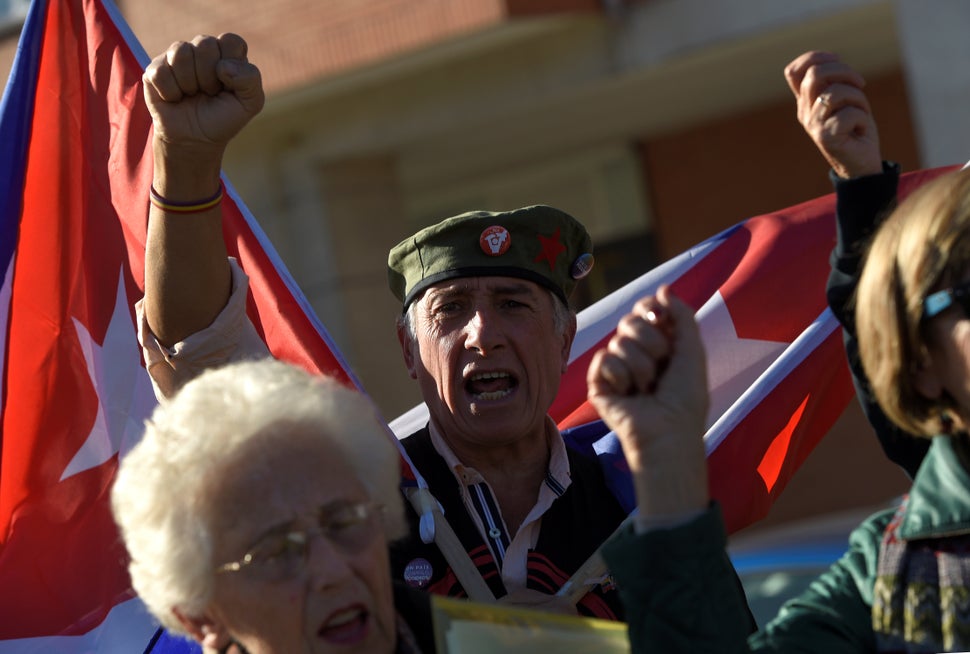 Supporters of late Cuban revolutionary leader Fidel Castro shout slogans during a tribute held today in Havana square in Gijo