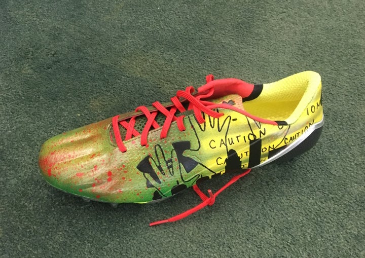 Powell's former college teammate Scedric Moss designed the pair of cleats the running back will wear Monday night.