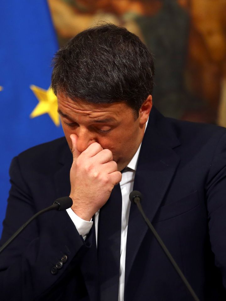 Italian Prime Minister Matteo Renzi gestures during a media conference after a referendum on constitutional reform at Chigi palace in Rome, Italy, December 5, 2016. (REUTERS/Alessandro Bianchi)