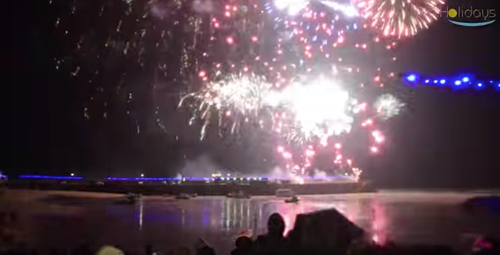 <strong>Join decked out revellers for fireworks at St Ives harbour this year</strong>