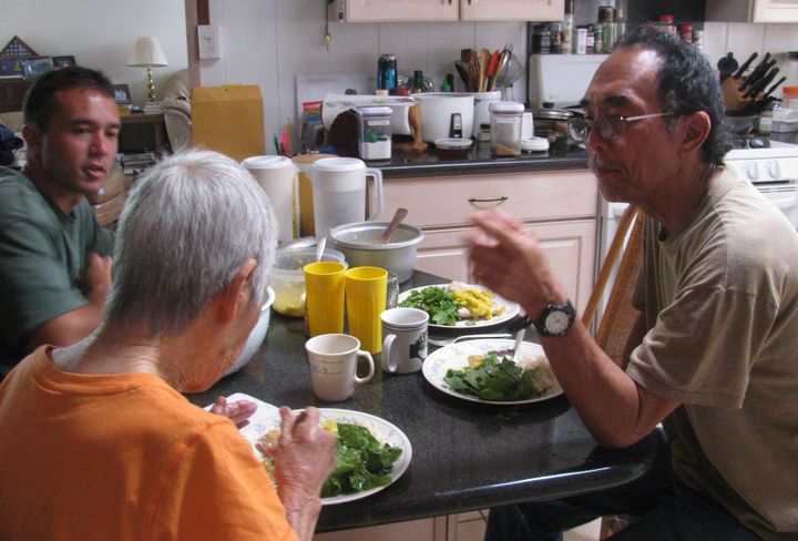 Thanks to her supportive family, Florence Yasuda is able to enjoy healthy meals in the company of loved ones.