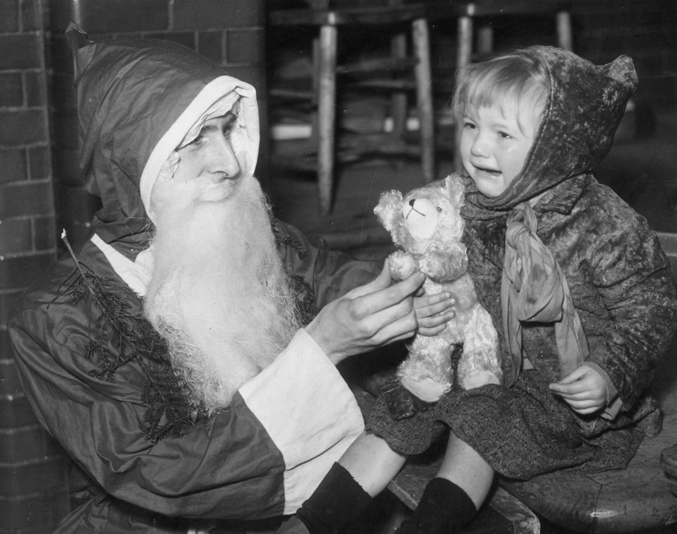 Historic Christmas Pictures Show 100 Years Of Yuletide In London Huffpost Uk News 