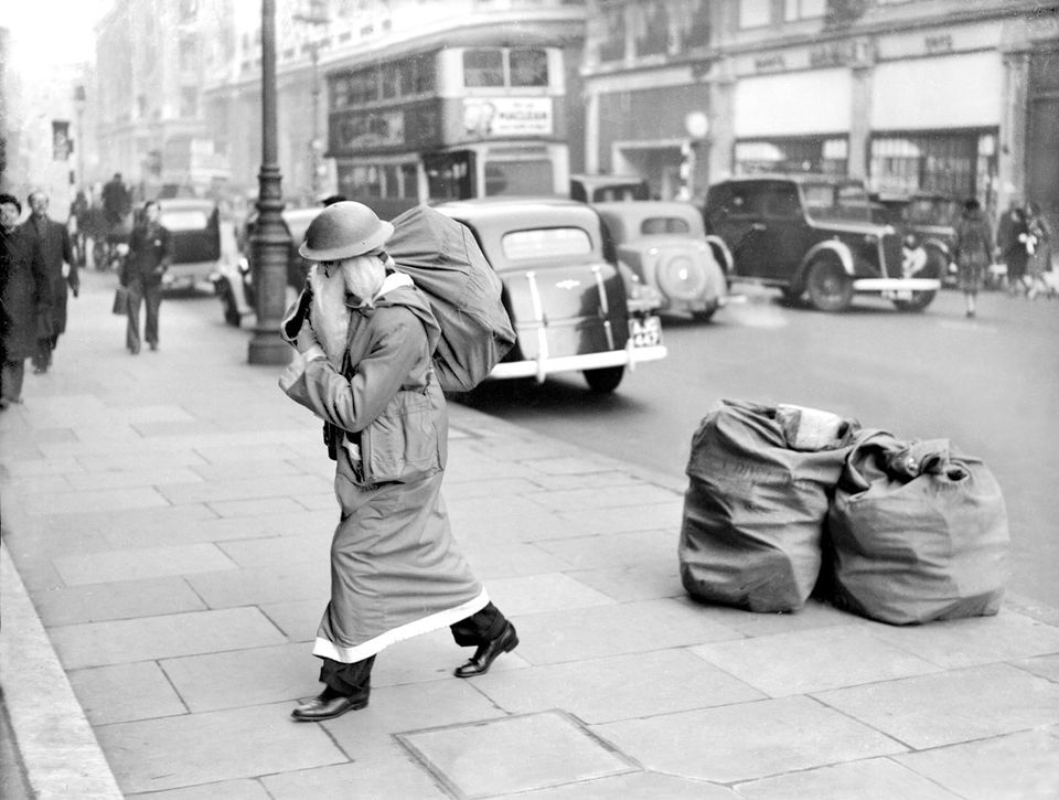 Historic Christmas Pictures Show 100 Years Of Yuletide In London Huffpost Uk News 