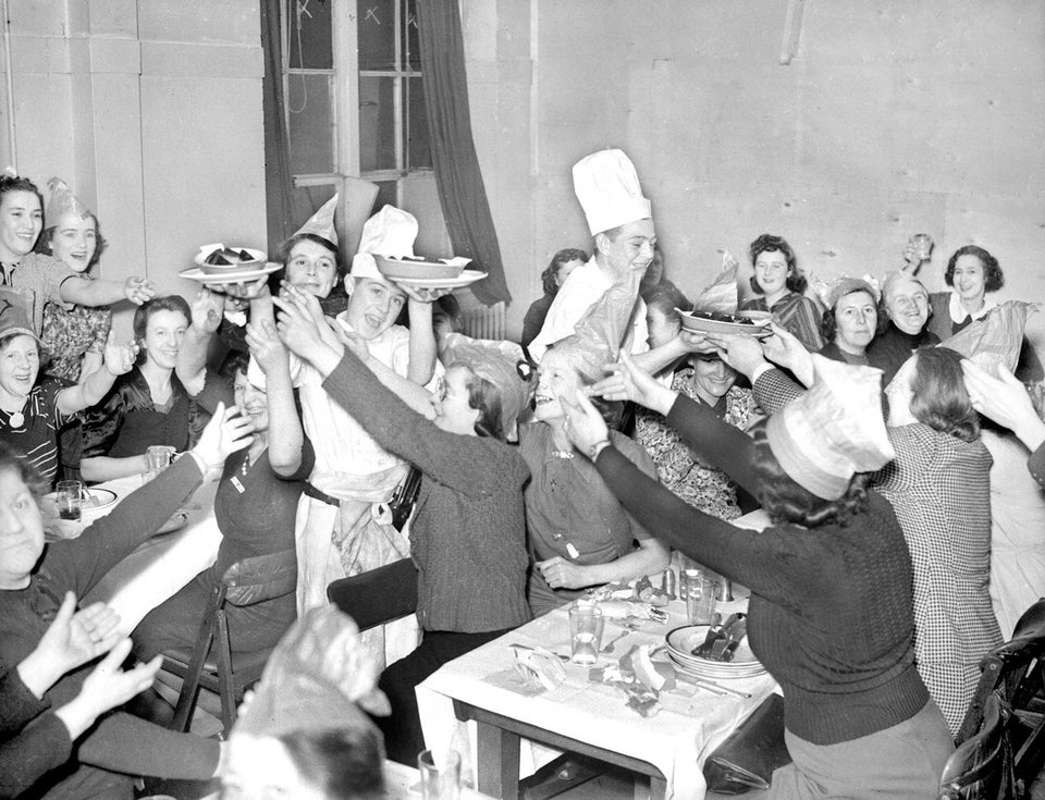 Historic Christmas Pictures Show 100 Years Of Yuletide In London Huffpost Uk News 