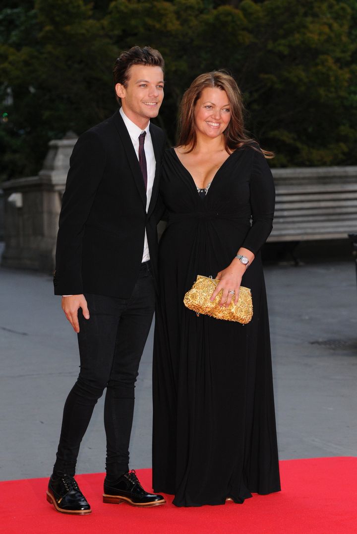 <strong>Louis Tomlinson with his mum Johannah Deakin</strong>