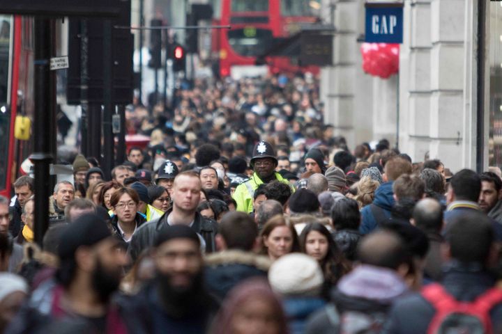 <strong>Shoppers flock to Regent Street on Boxing Day</strong>