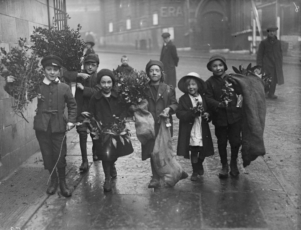 Historic Christmas Pictures Show 100 Years Of Yuletide In London Huffpost Uk News 