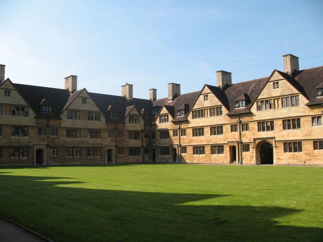 <strong>The university will offer guaranteed places to five students from every Bristol school and college</strong>