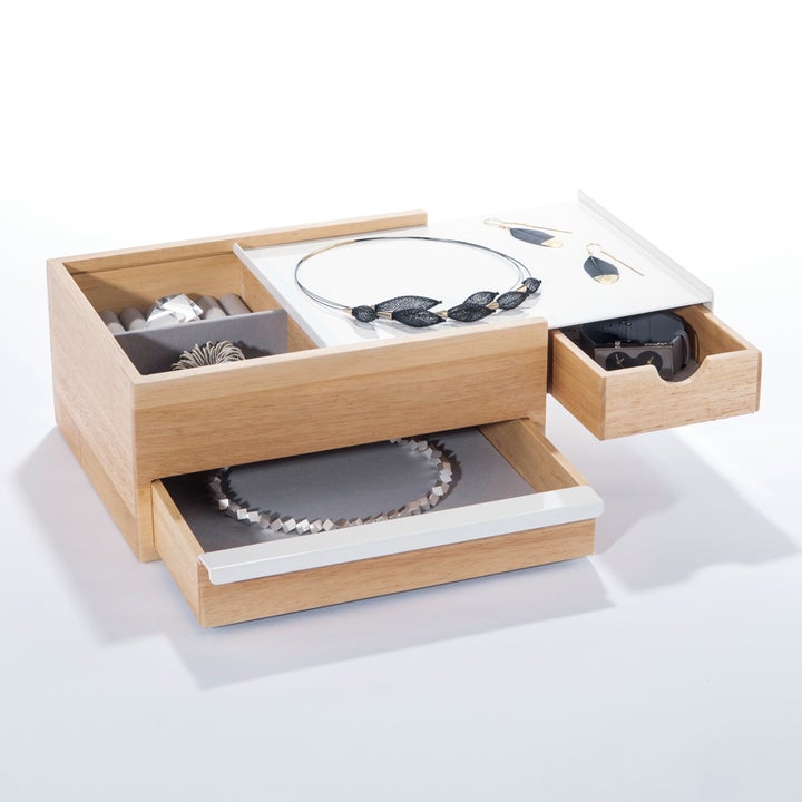<p>Stowit Jewelry</p>