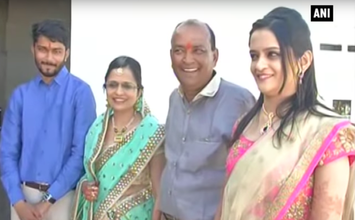 <strong>Ajay Munot with his family and daughter Shreya (right) </strong>