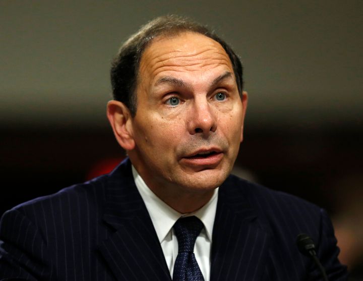 The Veterans Administration, led by Secretary Robert McDonald, has been slow to fix a computer system error preventing tens of thousands of combat veterans from enrolling in health care.