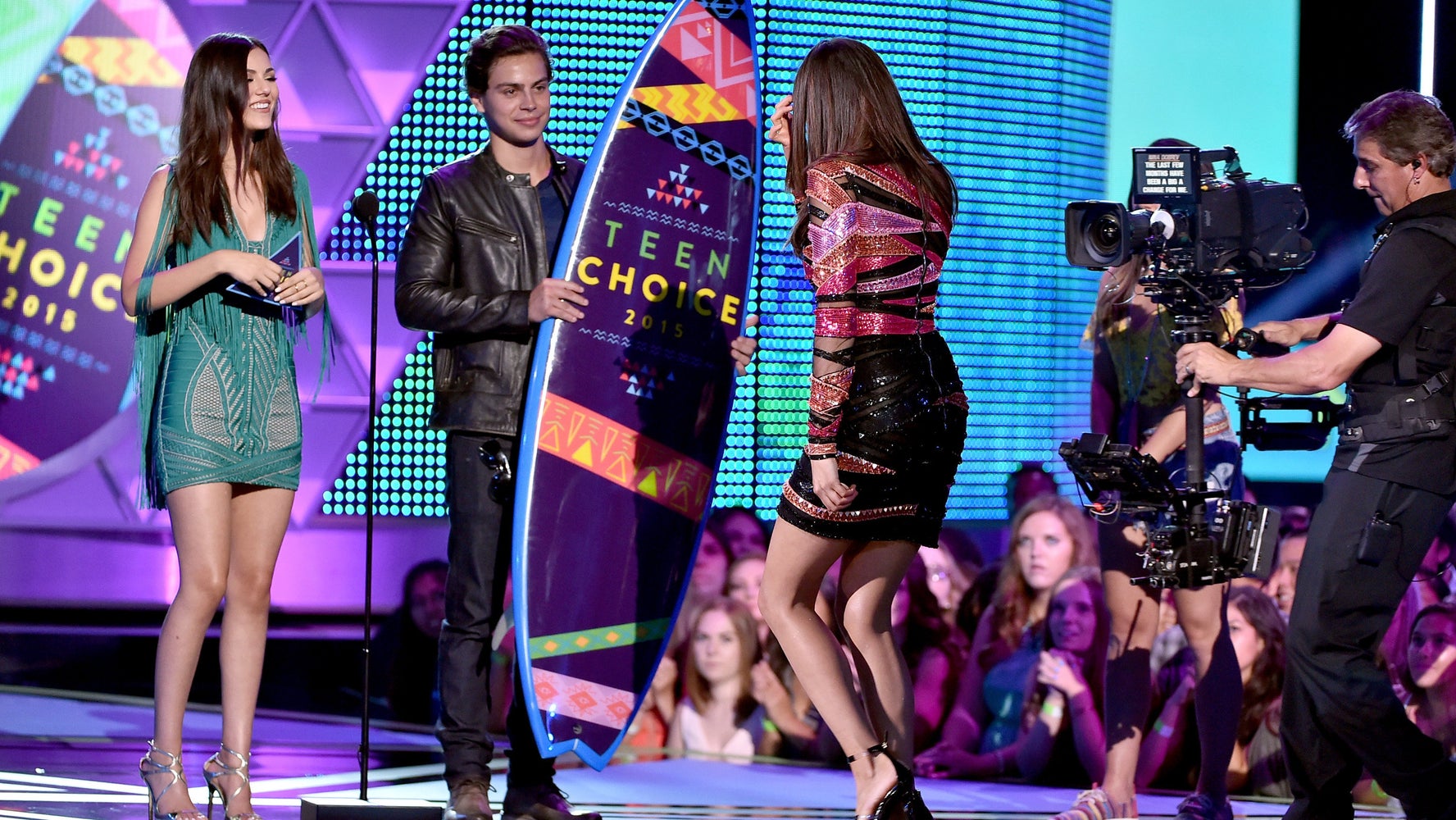 Victoria Justice Presents Teen Choice Award To Her